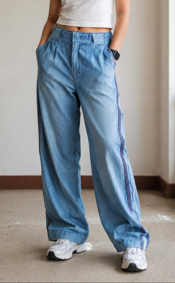 Baggi  Straight Fit Pant with Dark Blue Strip on side stitch
